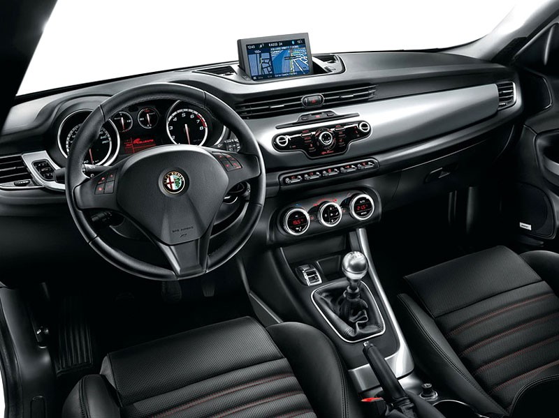 Alfa Romeo Giulietta: wnętrze i nowe zdjęcia