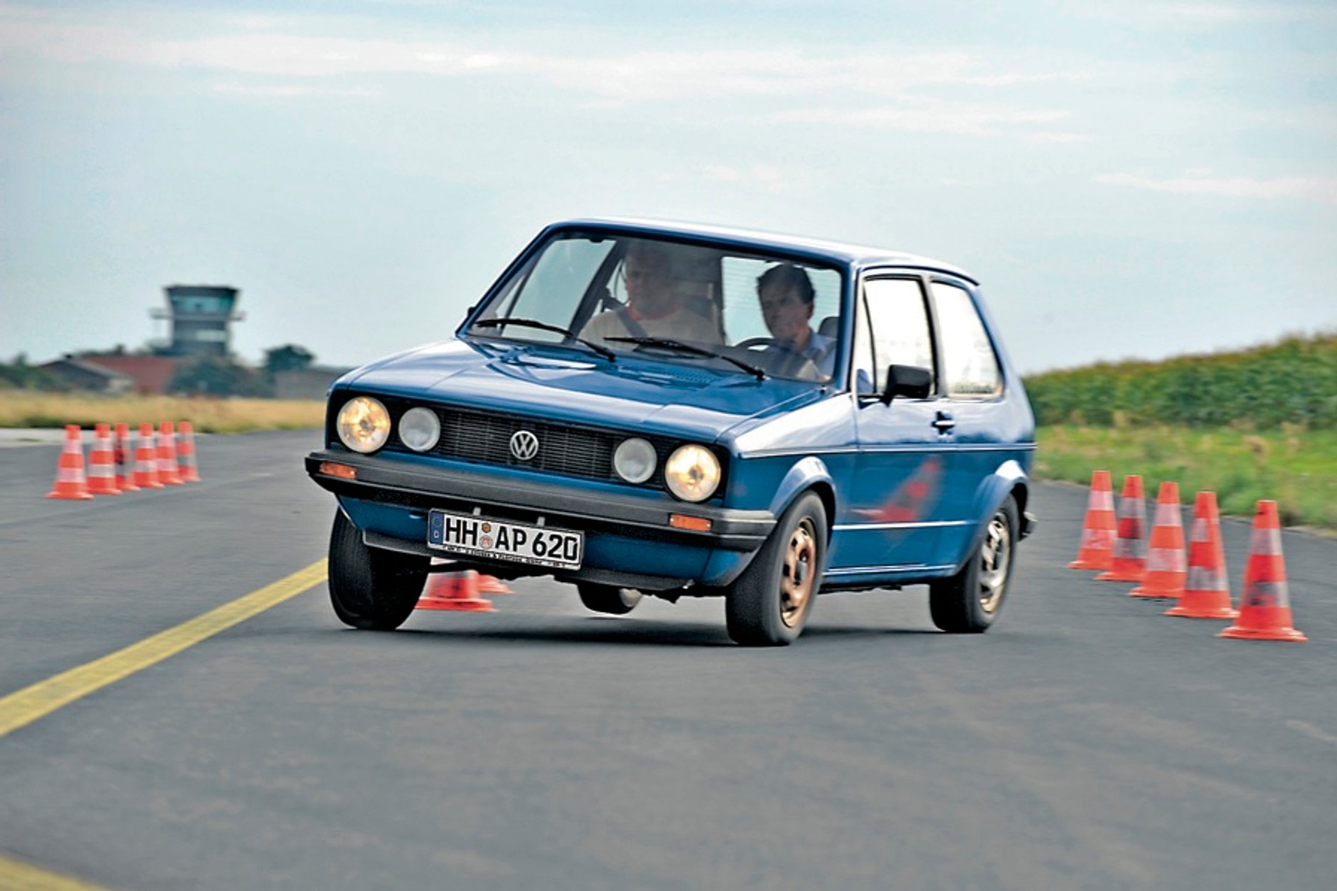 W "teście łosia" zaniedbany Golf wyciął wszystkie pylony