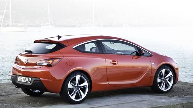 Astra GTC - Sportowy Opel z Polski