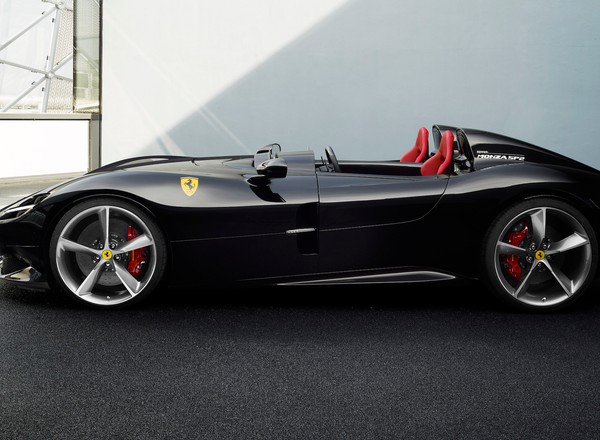Zlatan Ibrahimovic w unikatowym Ferrari Monza SP2