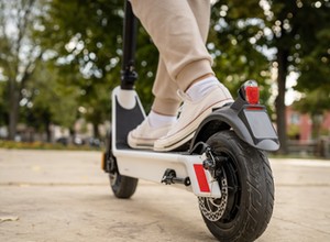 Elektryczne hulajnogi pod lupą. Mandaty do 1500 zł za złamanie przepisów