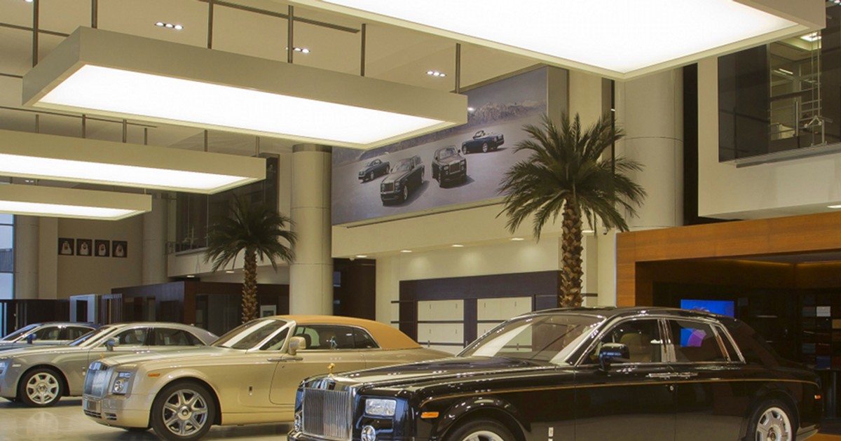 Gdzie jest największy salon Rolls Royce'a?