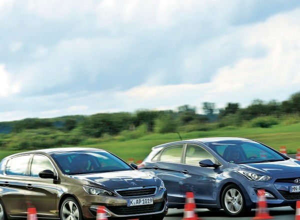 Hyundai i30 kontra nowy Peugeot 308: mała kierownica, duże aspiracje
