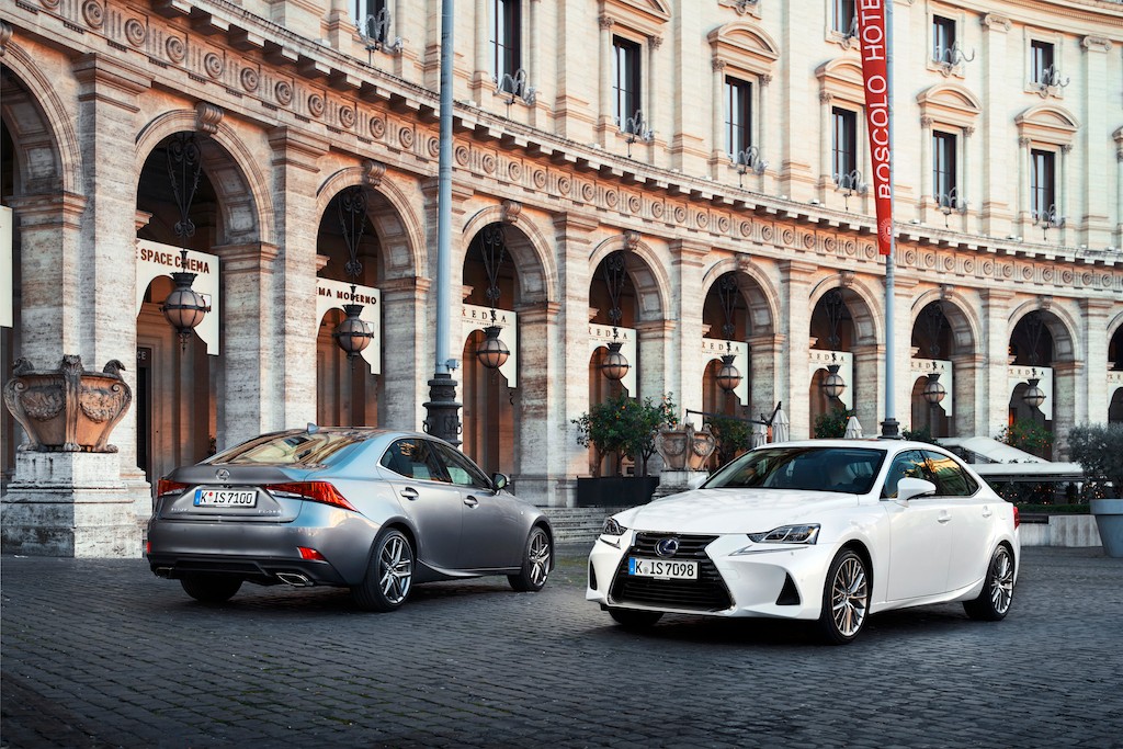 Lexus IS