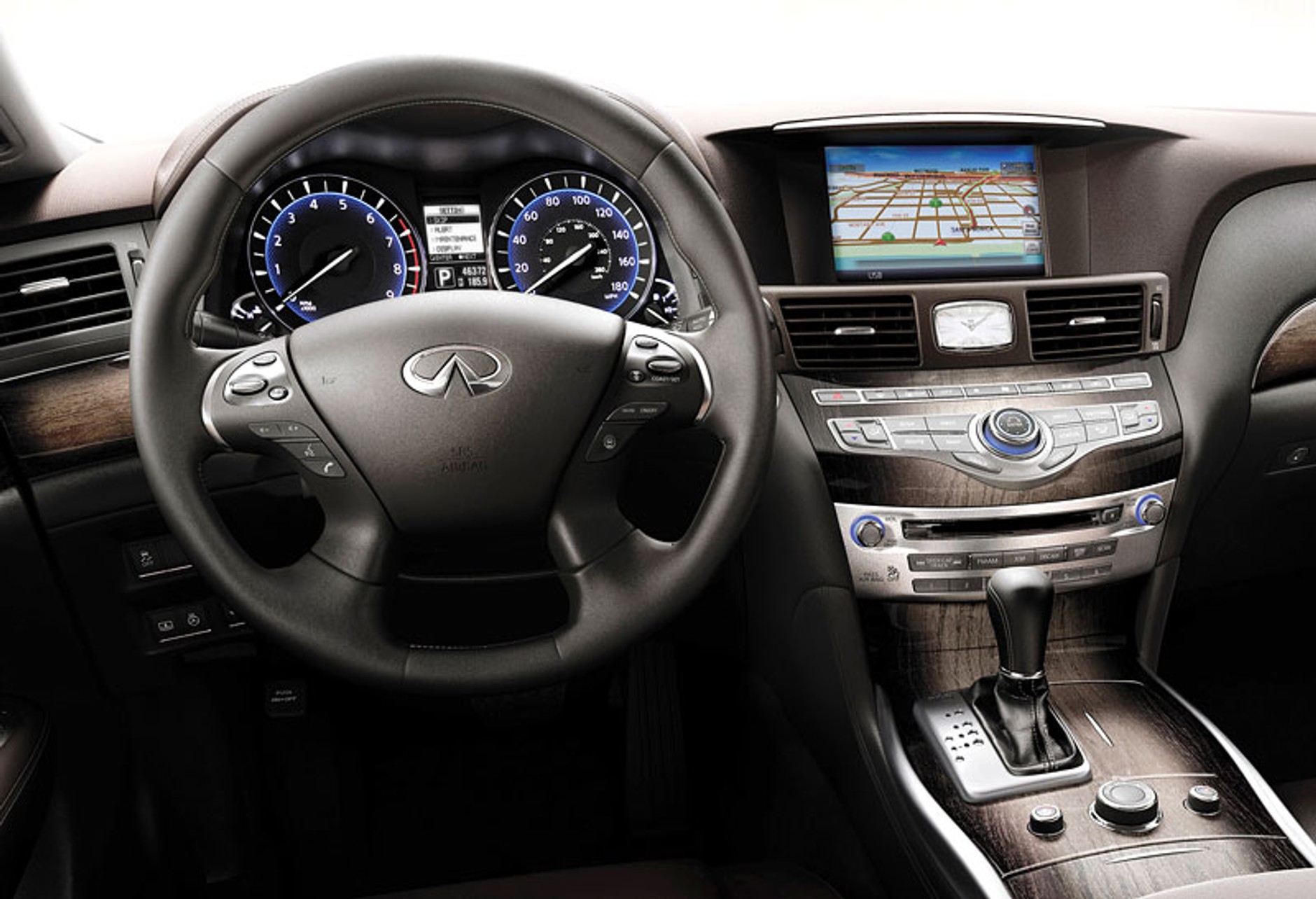 Infiniti M: wirtualna premiera nowego modelu