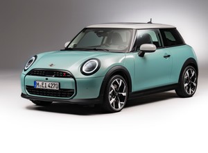 Nowe MINI nie będzie tylko elektryczne. Oto spalinowe wersje Cooper C i Cooper S