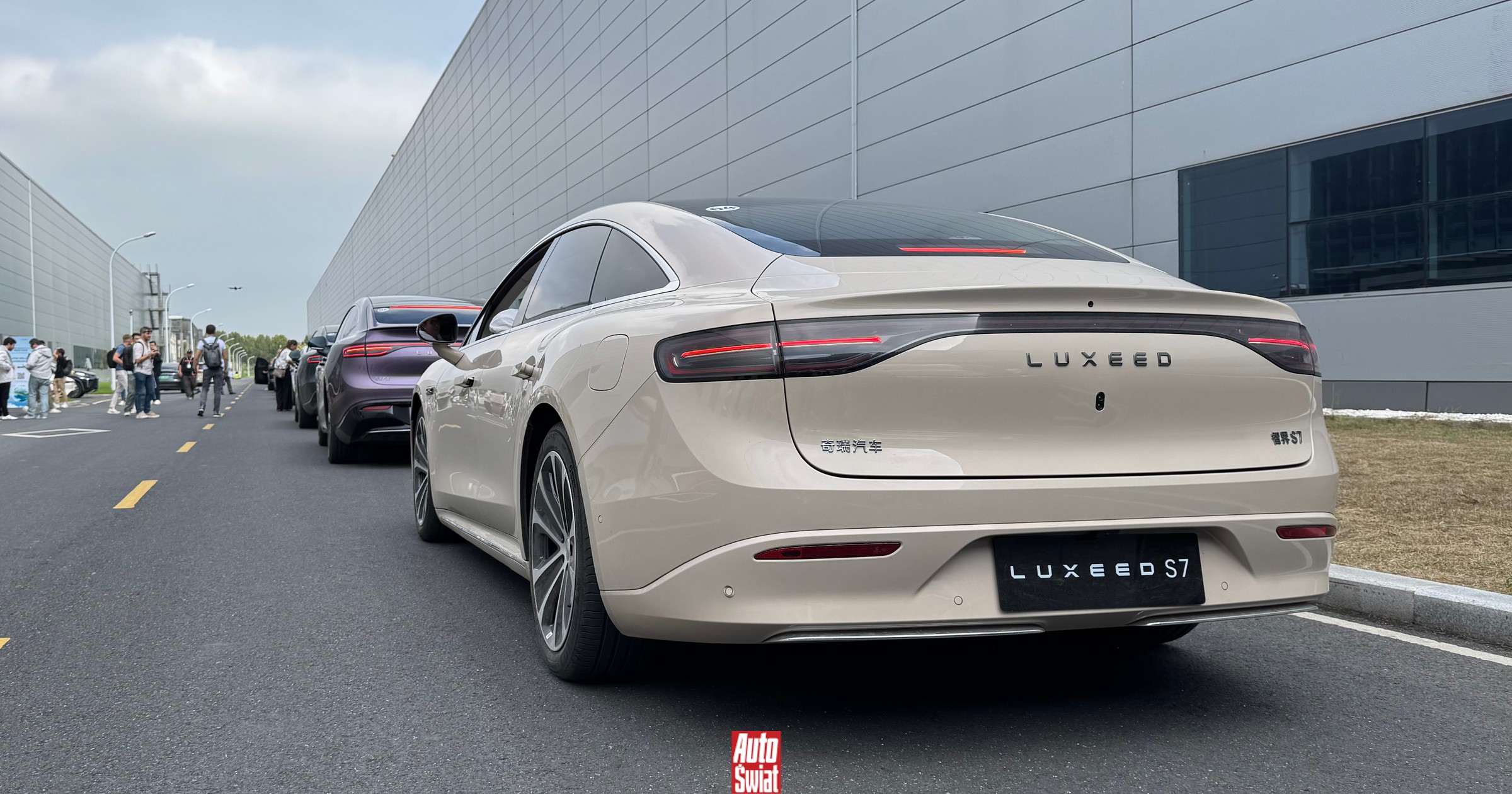 Chińska marka Luxeed wkracza na polski rynek: nowoczesne modele rywalizujące z Teslą i Nio