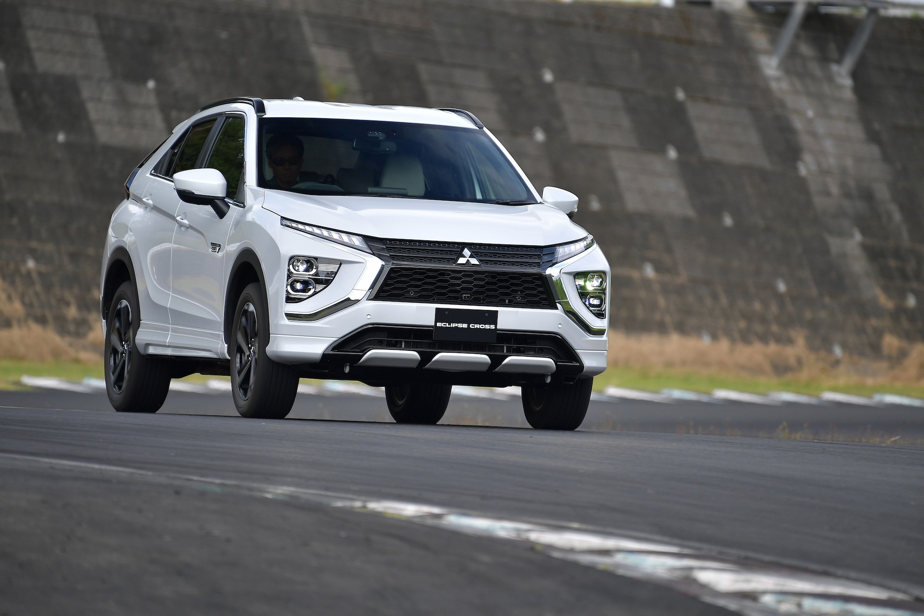 Mitsubishi Eclipse Cross – po liftingu będzie hybrydą