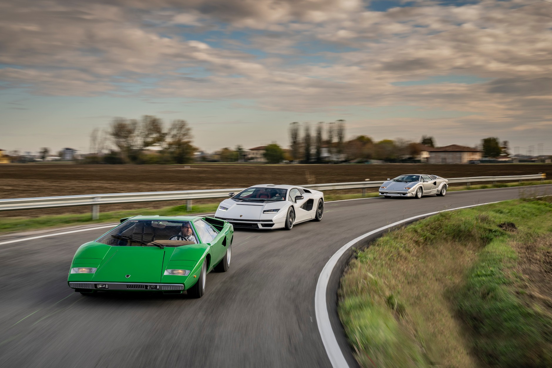 Lamborghini Countach LPI 800-4 rusza w drogę