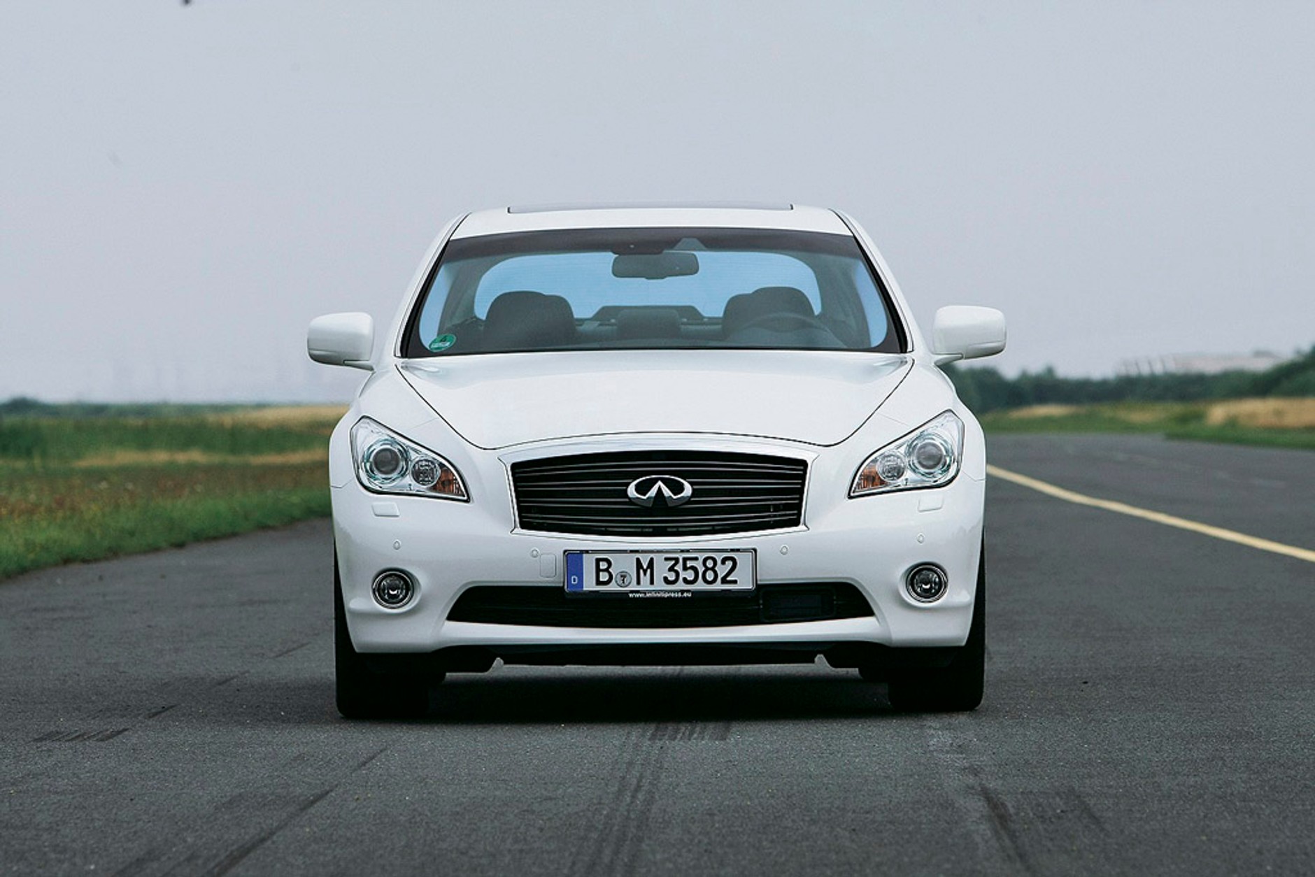 Infiniti M35h kontra BMW ActiveHybrid 5 i Lexus GS 450h: BMW osaczone przez rywali z Japonii