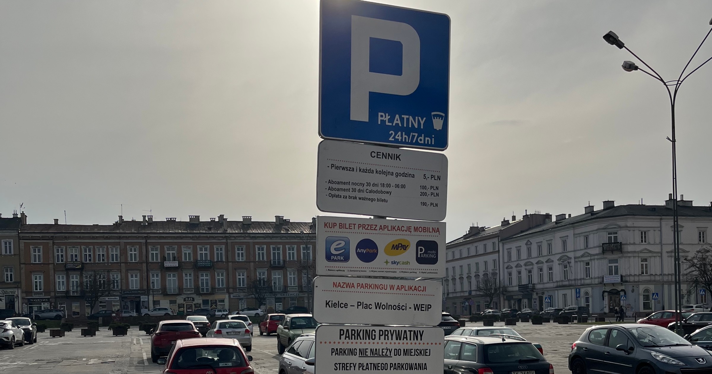 Oznaczenie prywatnego parkingu w centrum Kielc (zdjęcie ilustracyjne)