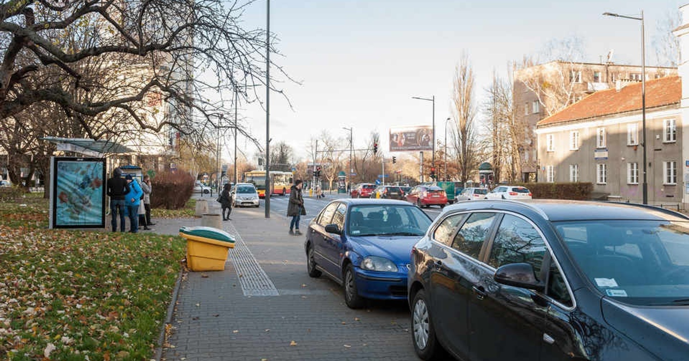 Warszawa wyrzuca samochody z chodników