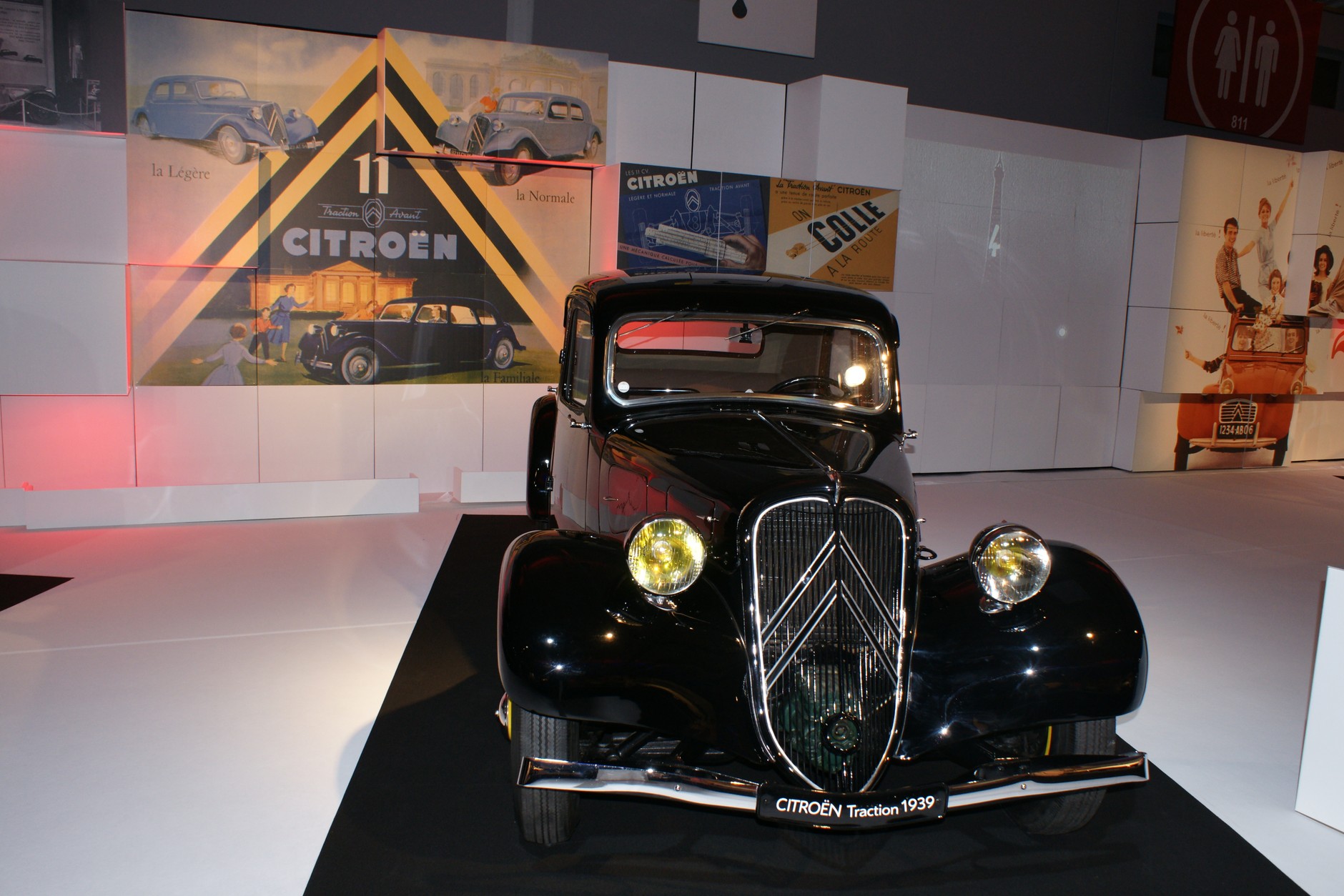 Klasyki i ich reklamy na salonie w Paryżu