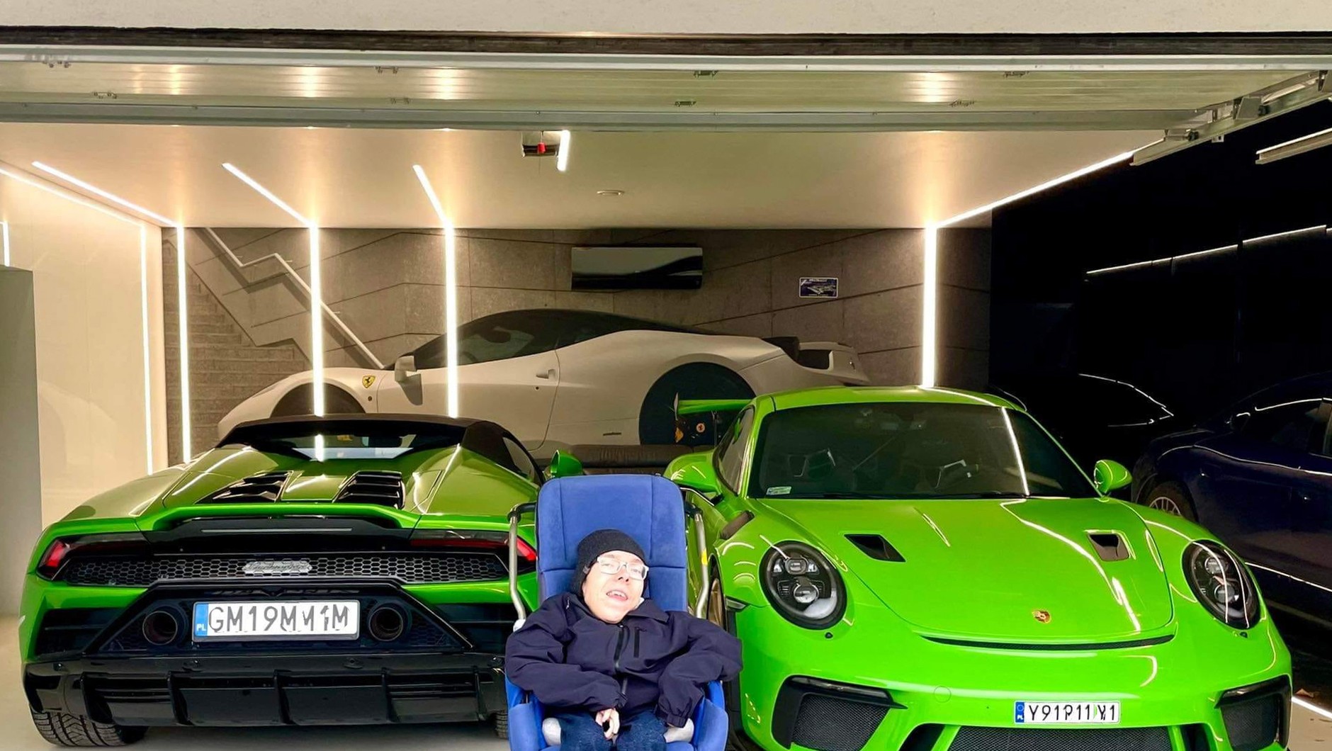 Mateusz przy Lamborghini Huracán  i Porsche 911 GT3 RS