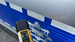 Policjanci zatrzymali volkswagena. Kierowca w tym stanie wiózł swoje dzieci