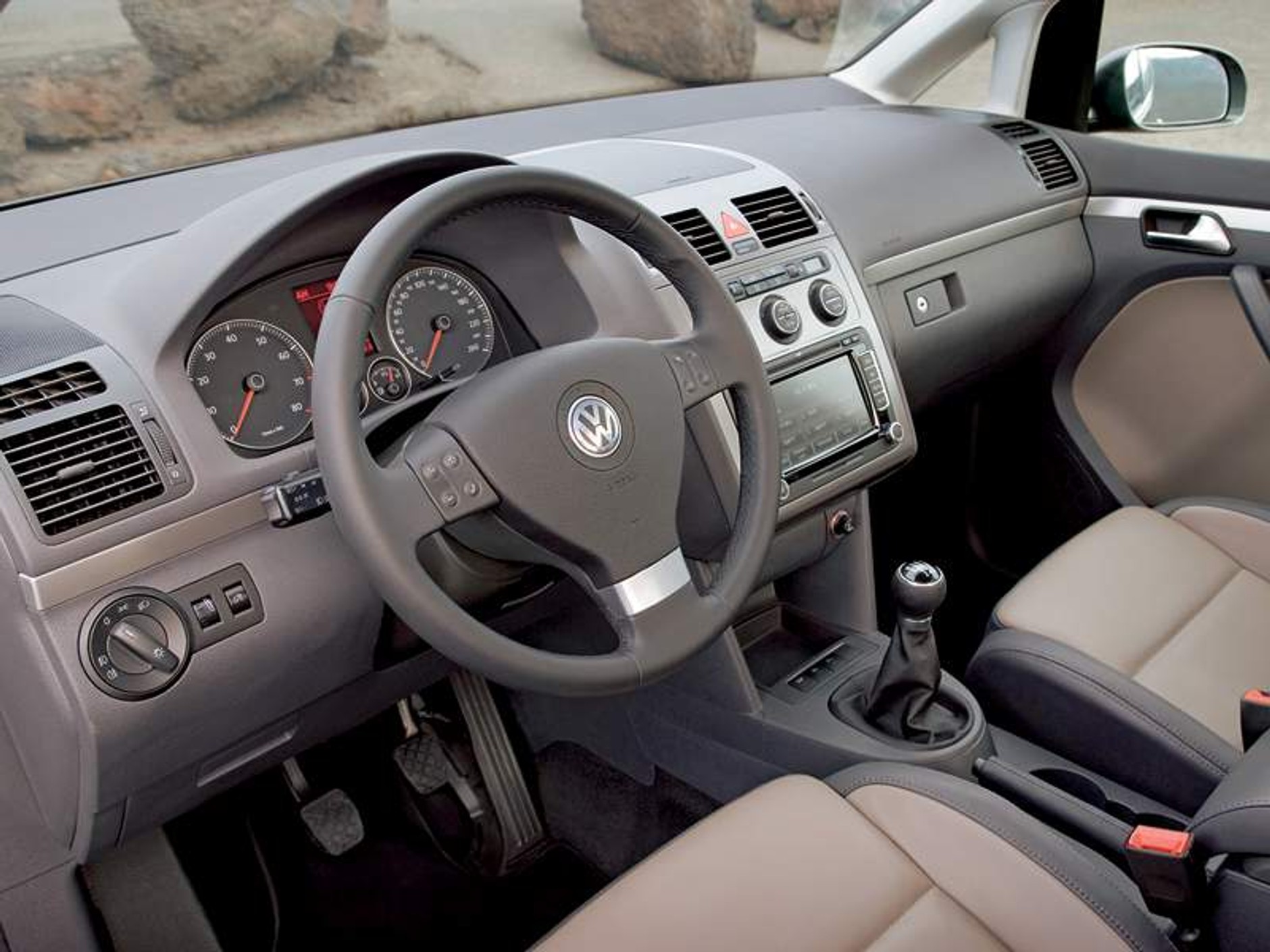 Paryż na żywo: VW Touran – teraz również z DSG