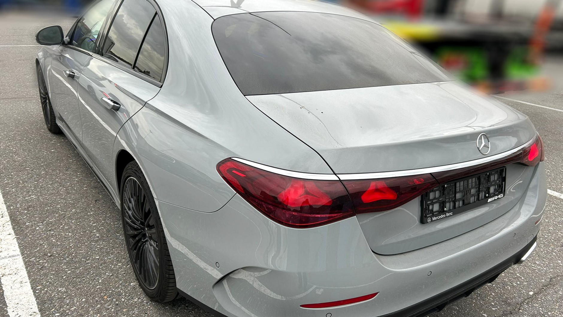 Skradziony Mercedes-Benz E200 przechwycony w belgijskim porcie