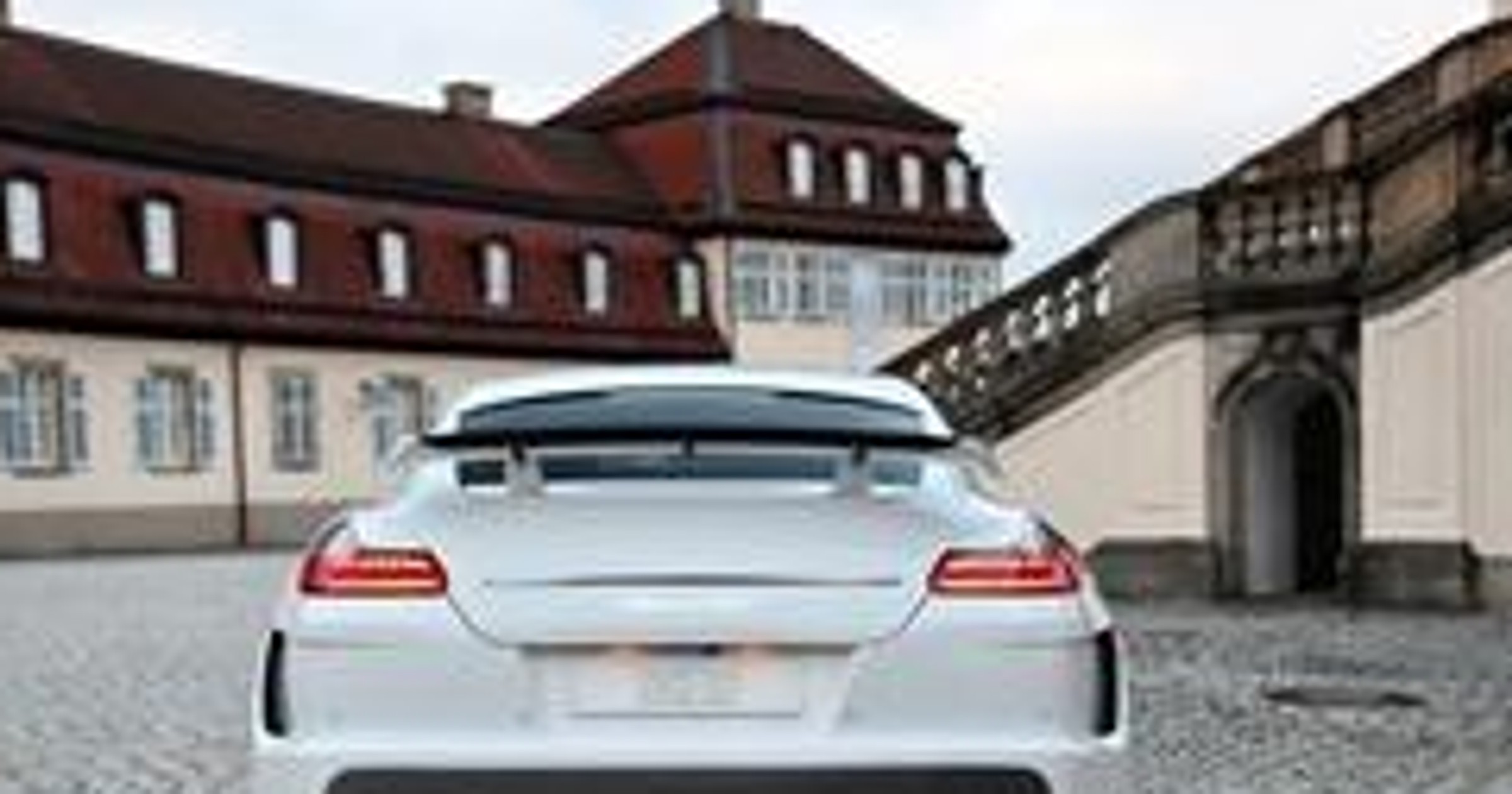 Porsche Panamera w wersji „Brak mi gustu”