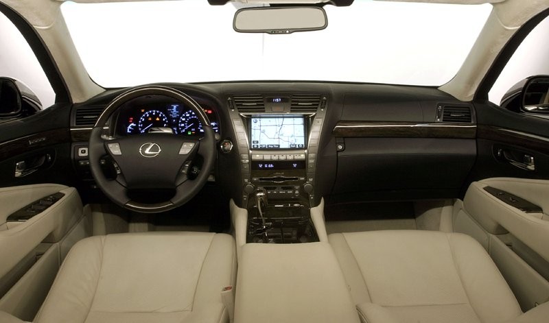 Lexus LS 600h: hybrydowe V8 z napędem na cztery koła