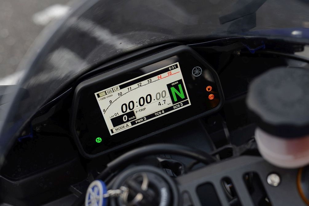 Klorowy wyświetlacz Yamahy YZF-R1