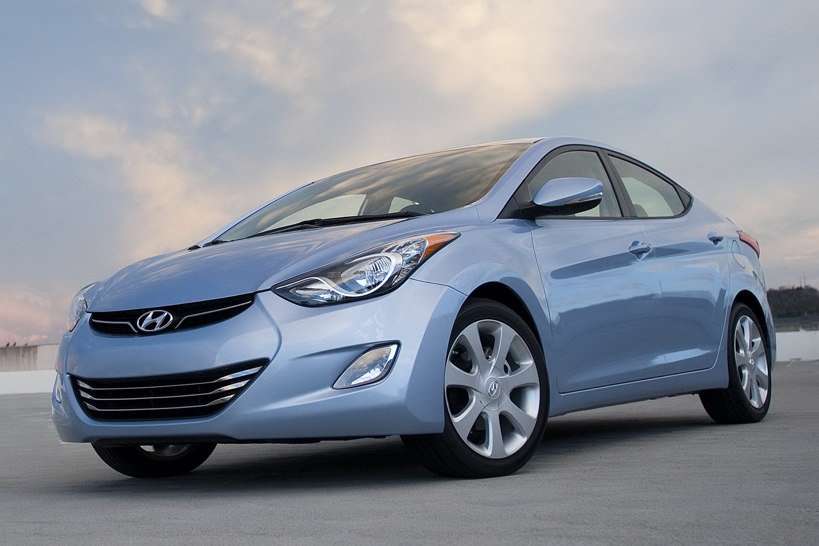 Hyundai Elantra debiutuje w Los Angeles