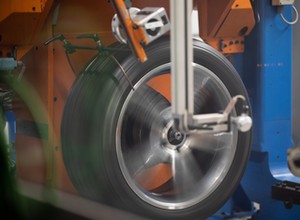 Jak powstają opony – z wizytą w polskiej fabryce Bridgestone