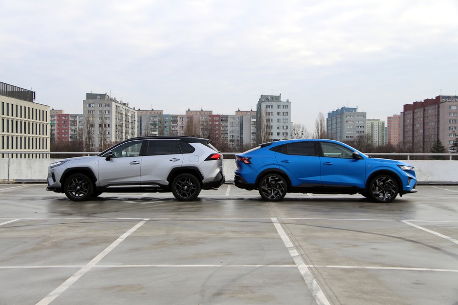 Renault Rafale E-Tech 300 kontra Toyota RAV4 Plug-In Hybrid
