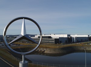 Mercedes szuka pracowników w Polsce. Płaci 14 tys. zł na rękę