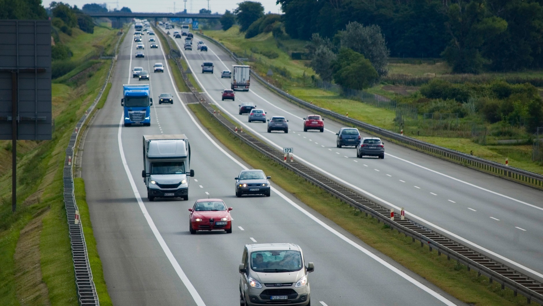 Autostrada dwujezdniowa w okolicach Poznania