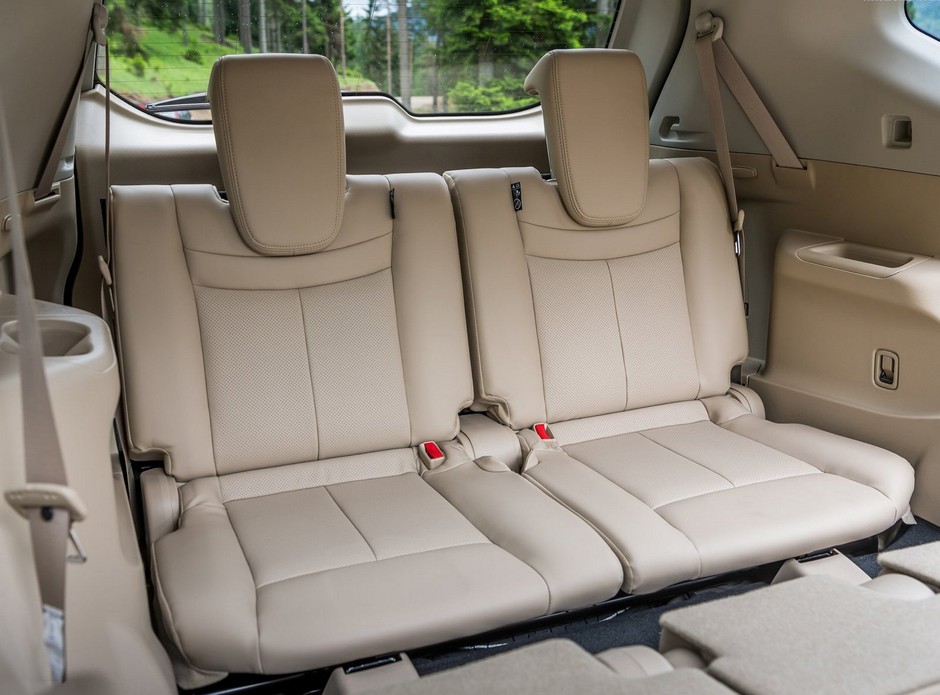 12. Nissan X-Trail – cena od 101 300 zł. Trzeci rząd siedzeń za dopłatą (2700-6500 zł) od wersji Acenta (111 300 zł).
