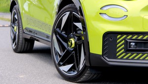 280-konny Abarth 600e jest produkowany w Polsce. Potrafi zaskoczyć dźwiękiem
