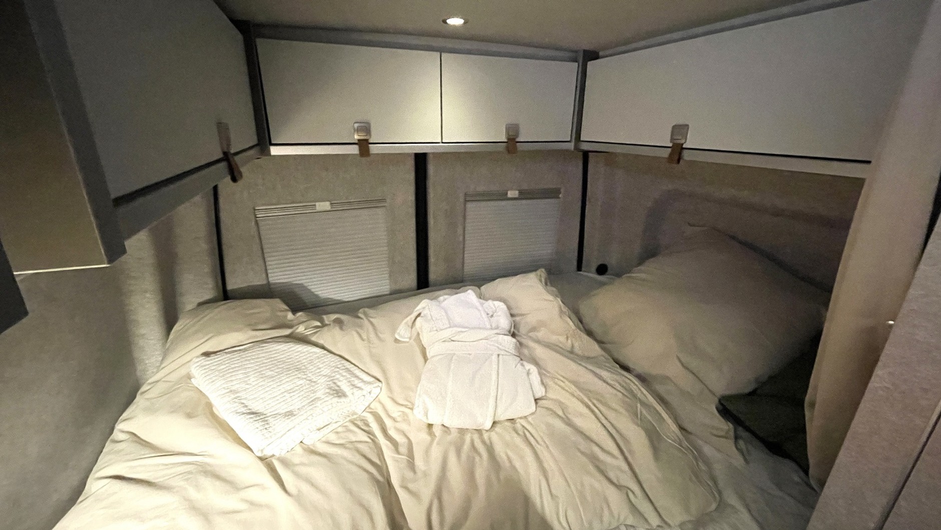 Łóżko z tyłu kampervana