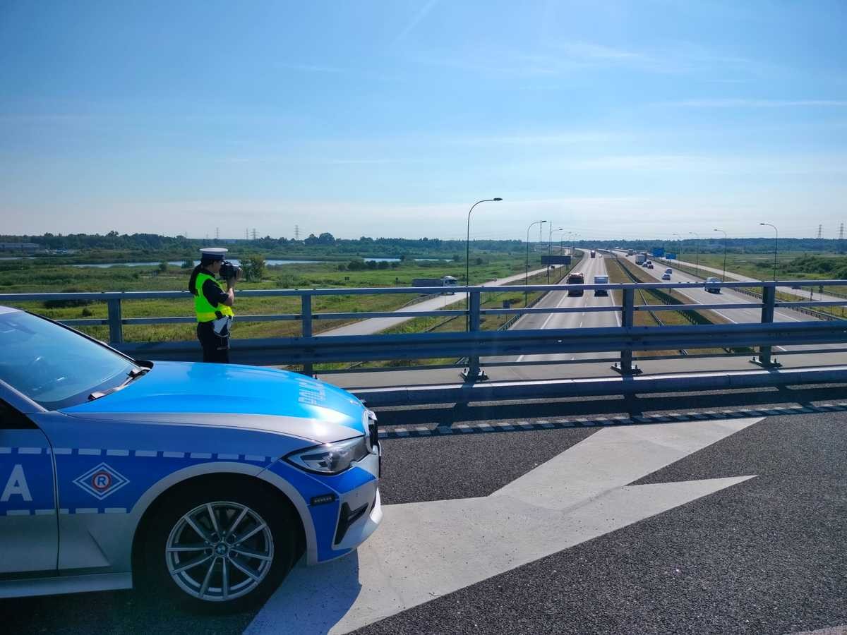 Policjanci ustawili się na wiadukcie. Wszystko mieli, jak na dłoni