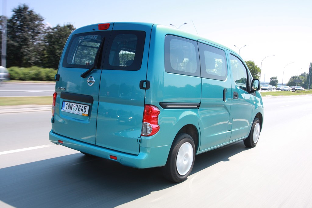 Nissan NV 200: nie rodzinny van, lecz typowy dostawczak