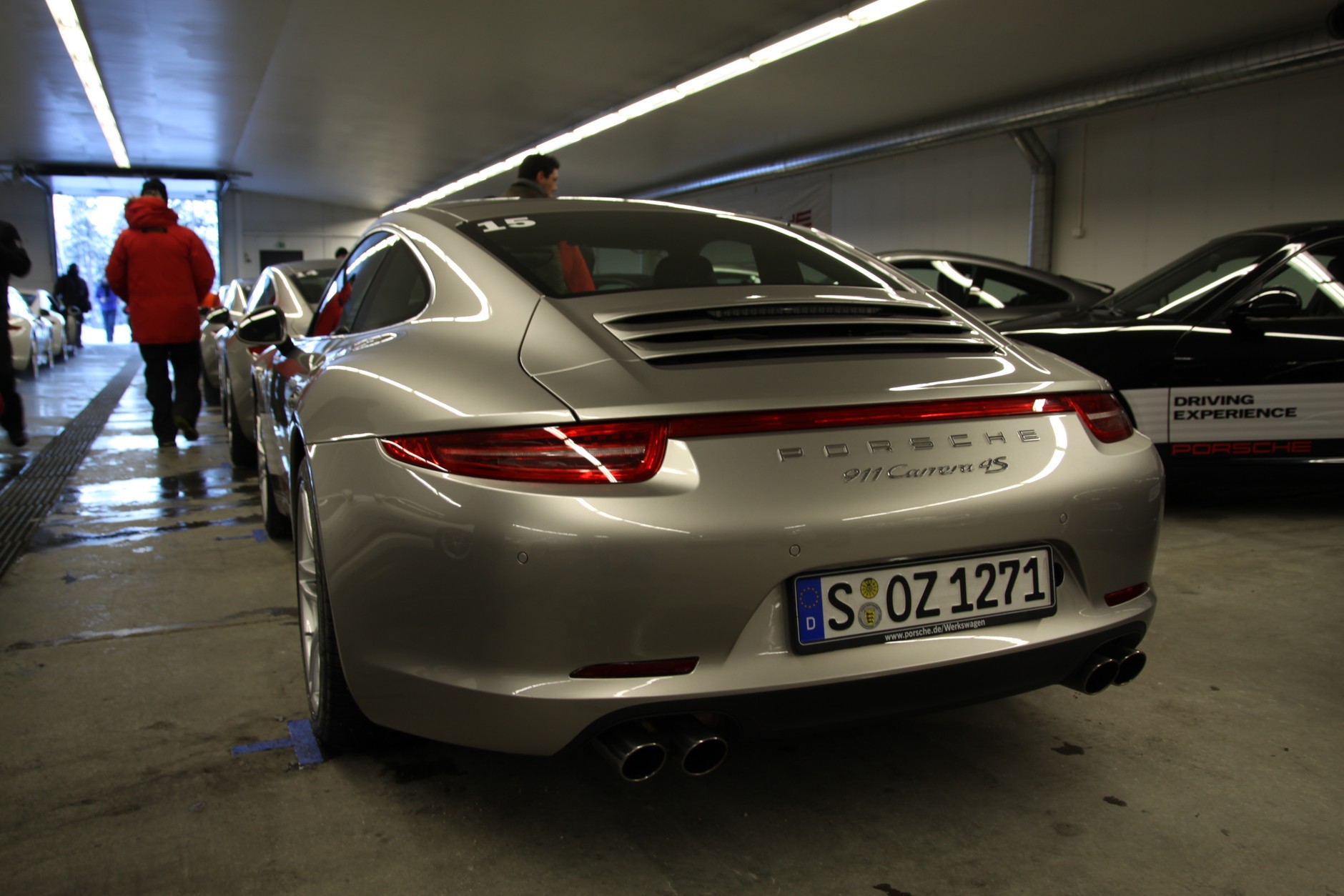 Porsche na zamarzniętym jeziorze