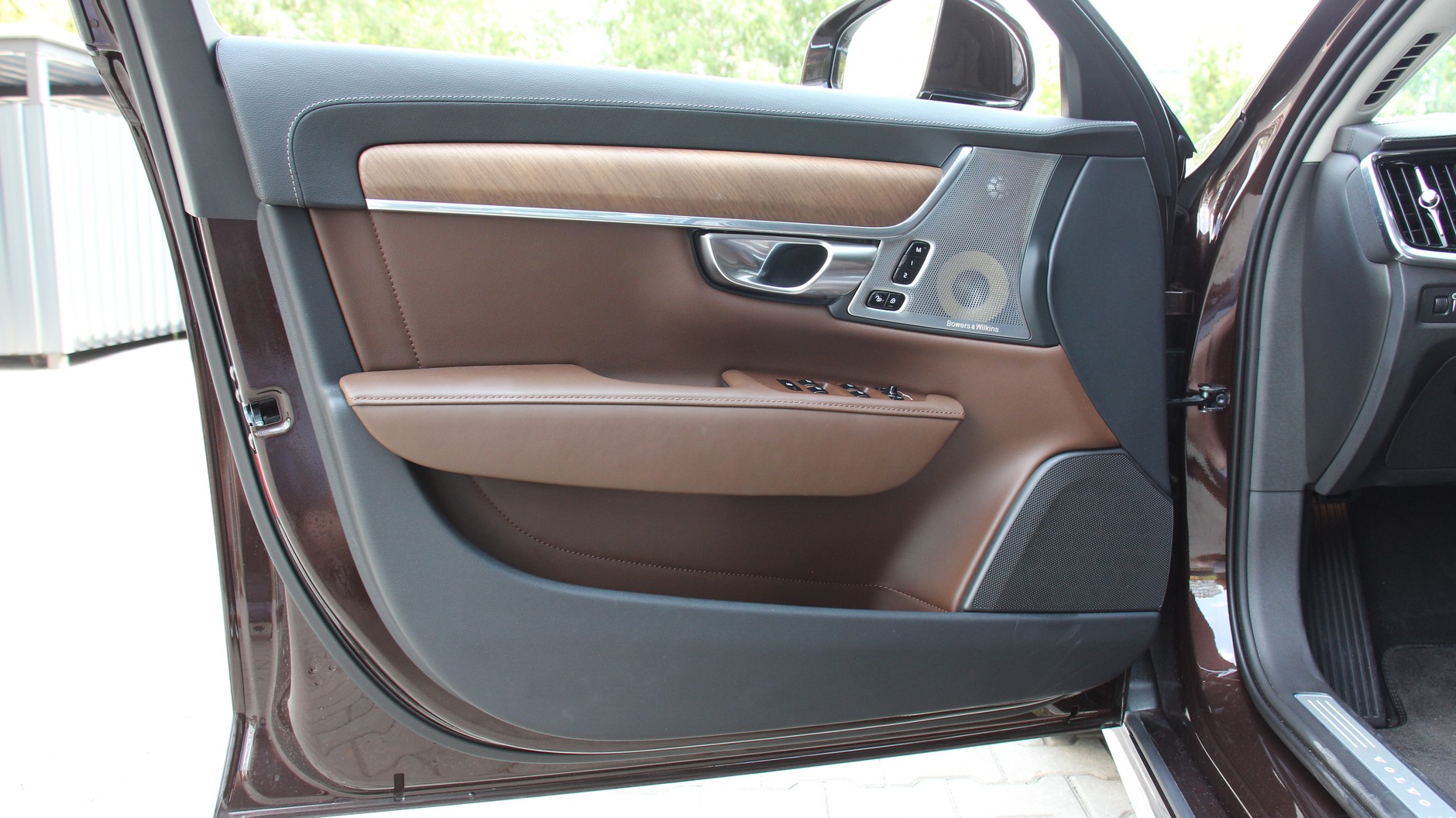 Volvo S90 T8 Inscription – Hybryda nie do oszczędzania