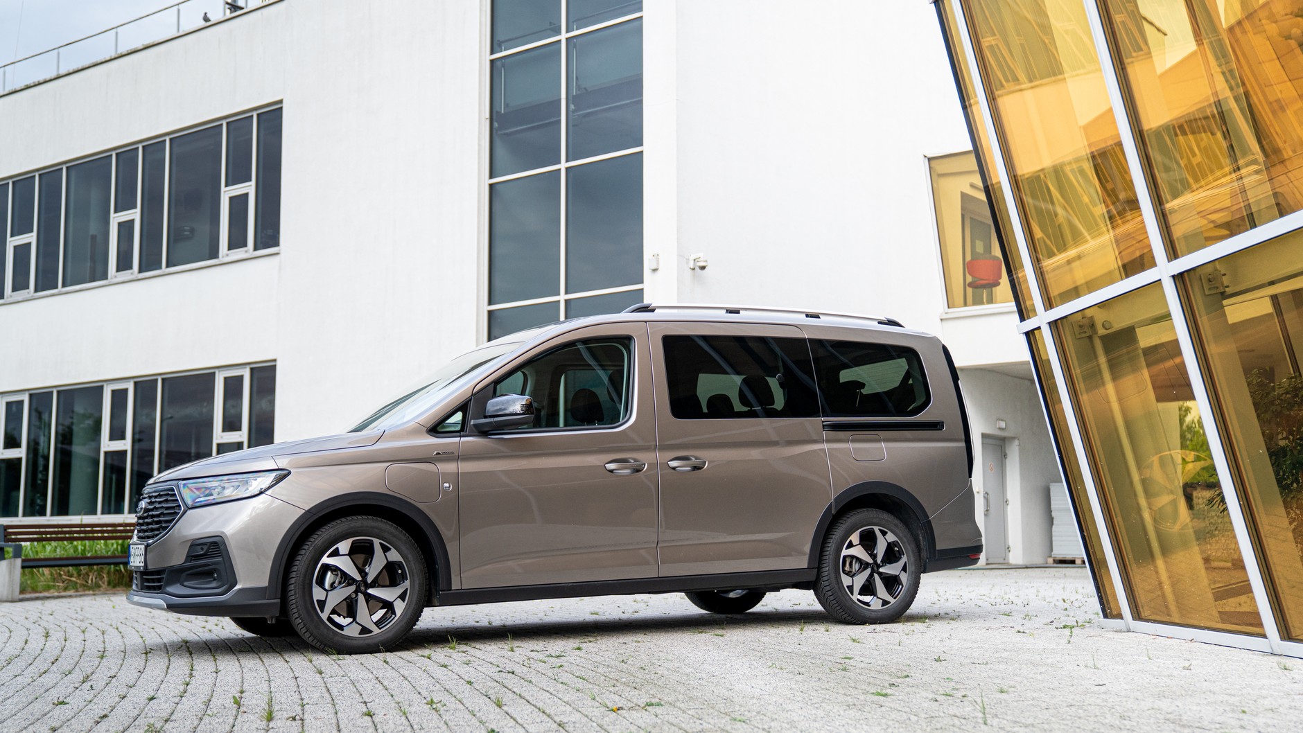 Ford Tourneo Connect PHEV