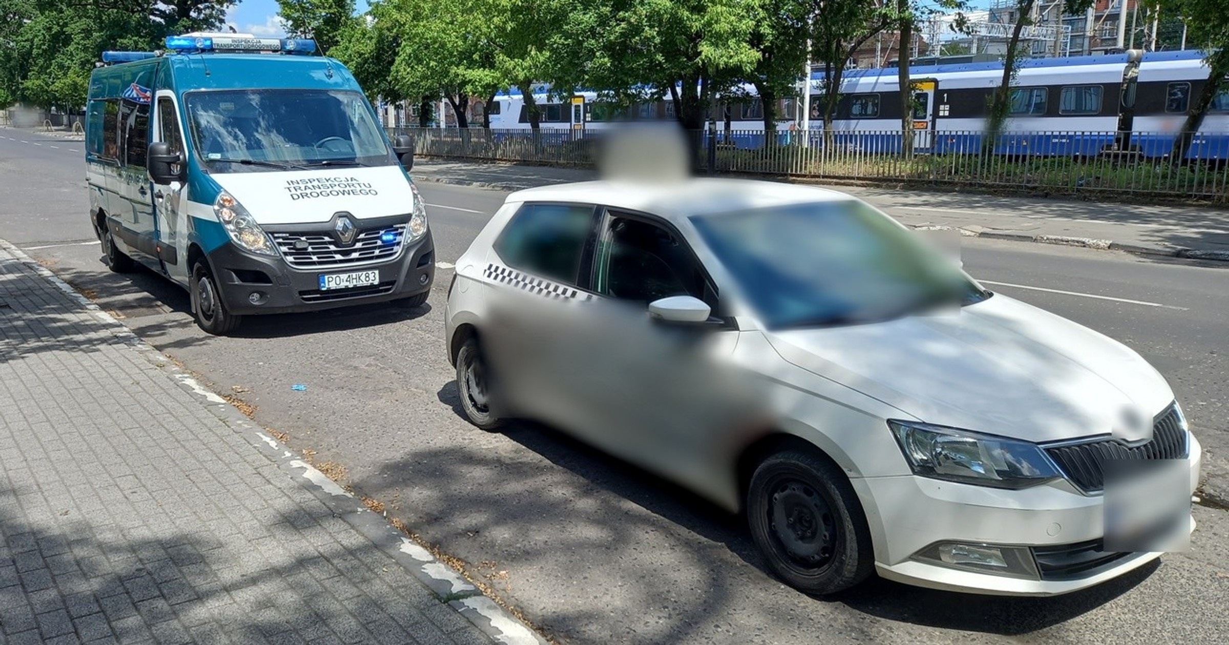 Na miejsce kontroli kierowcy taksówki patrol ITD musiał wezwać policję