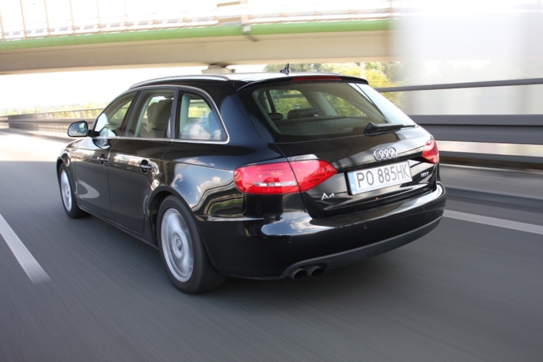 Audi A4 Avant 1.8 TFSI: Elegancja i prestiż