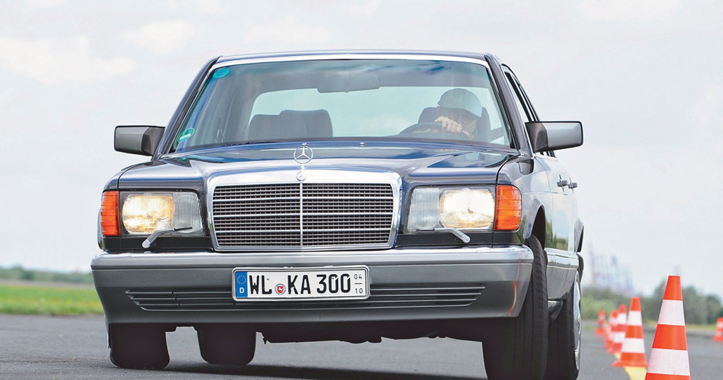 Mercedes 300 SE - odpowiedni samochód dla szefów