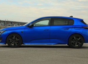 W Peugeotach 308 drzwi mogą otworzyć się podczas jazdy