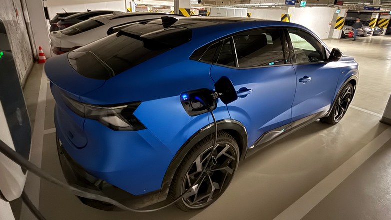 Renault Rafale e-tech 4x4 300 – czyli 300-konna hybryda Plug-in