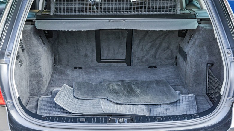 Dywaniki w bagażniku