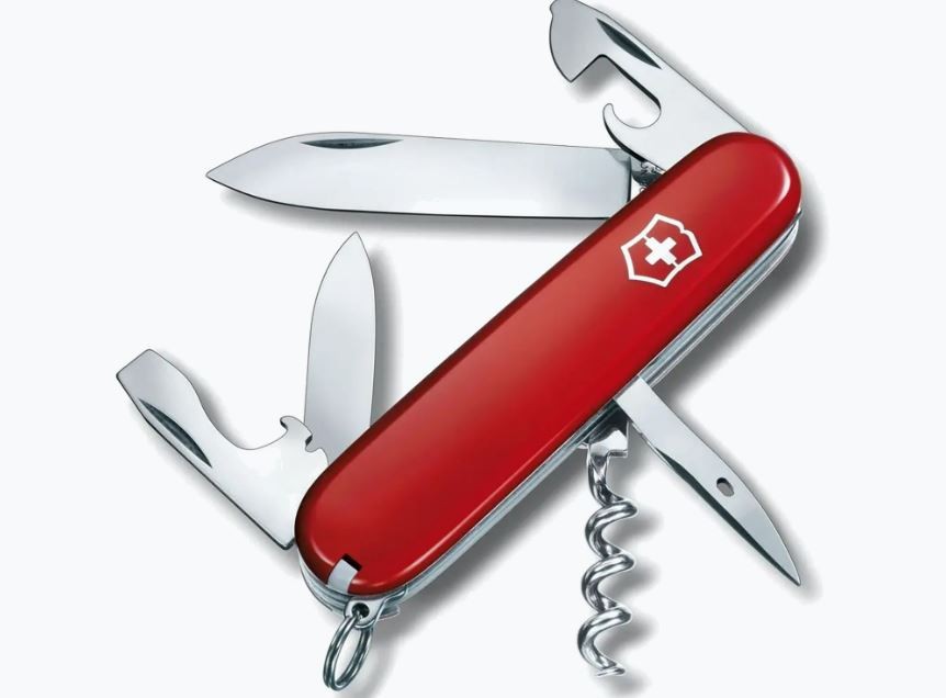 Ten rodzaj scyzoryka nie jest traktowany jak broń – do otwarcia ostrza trzeba użyć obu rąk, ostrze nie jest też blokowane