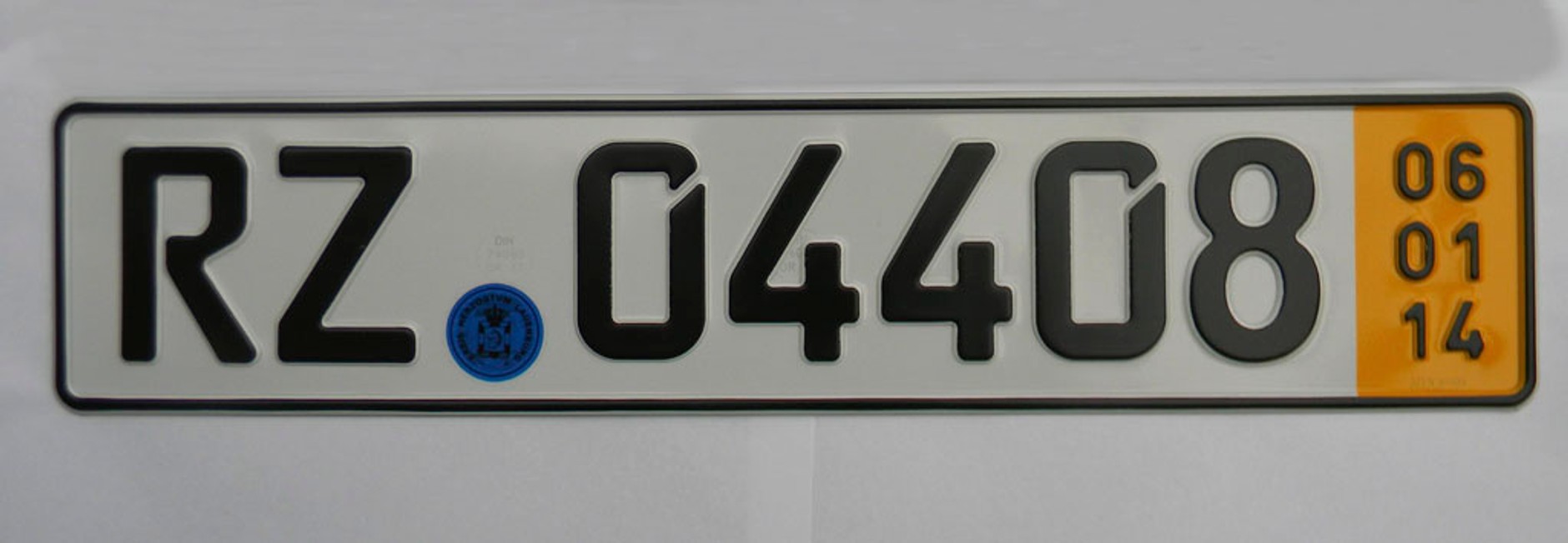 Które tablice są legalne, a za jakie grozi kara - tablice wyjazdowe