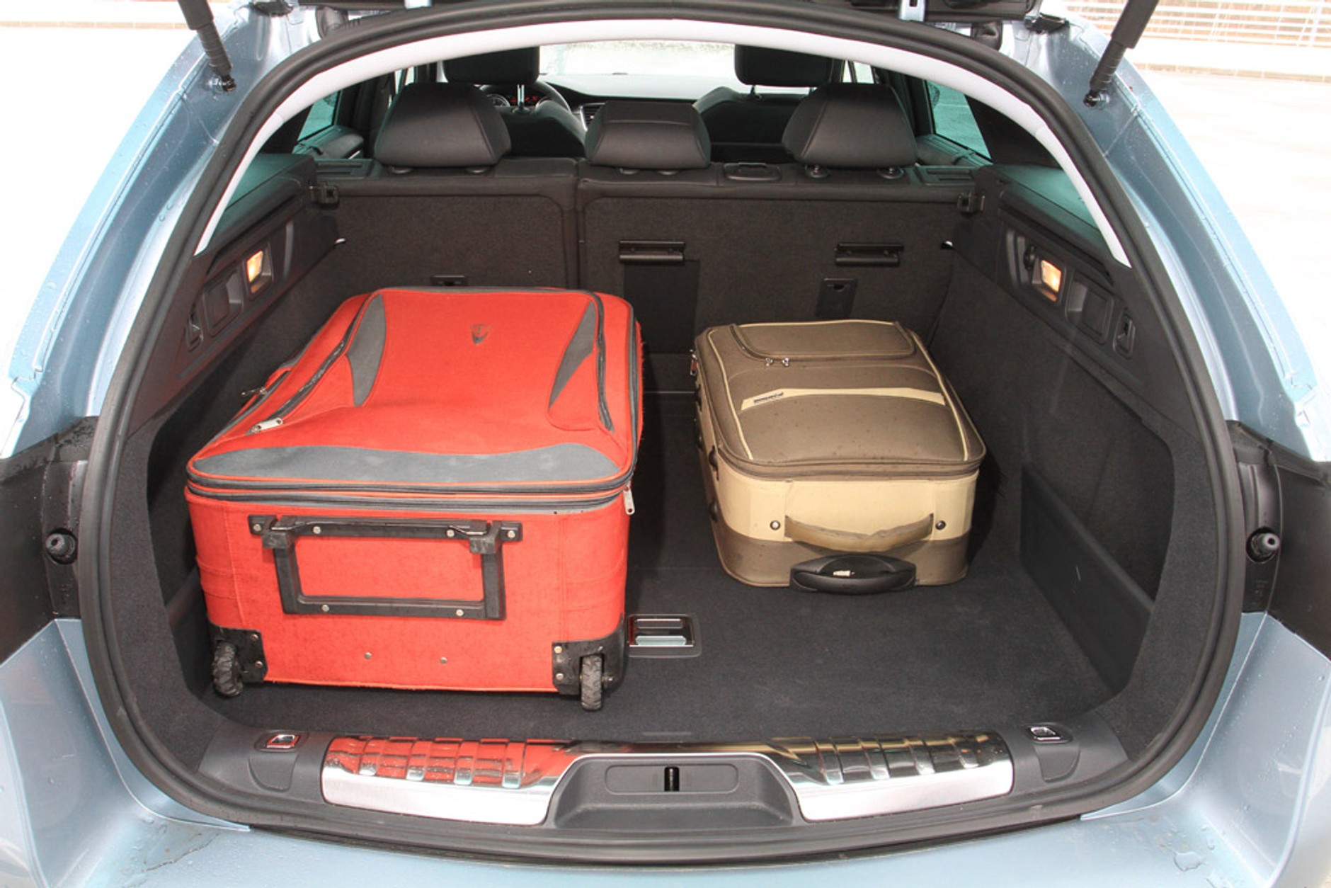 Peugeot 508 SW kontra Renault Laguna Grandtour: wybierasz styl czy funkcjonalność?