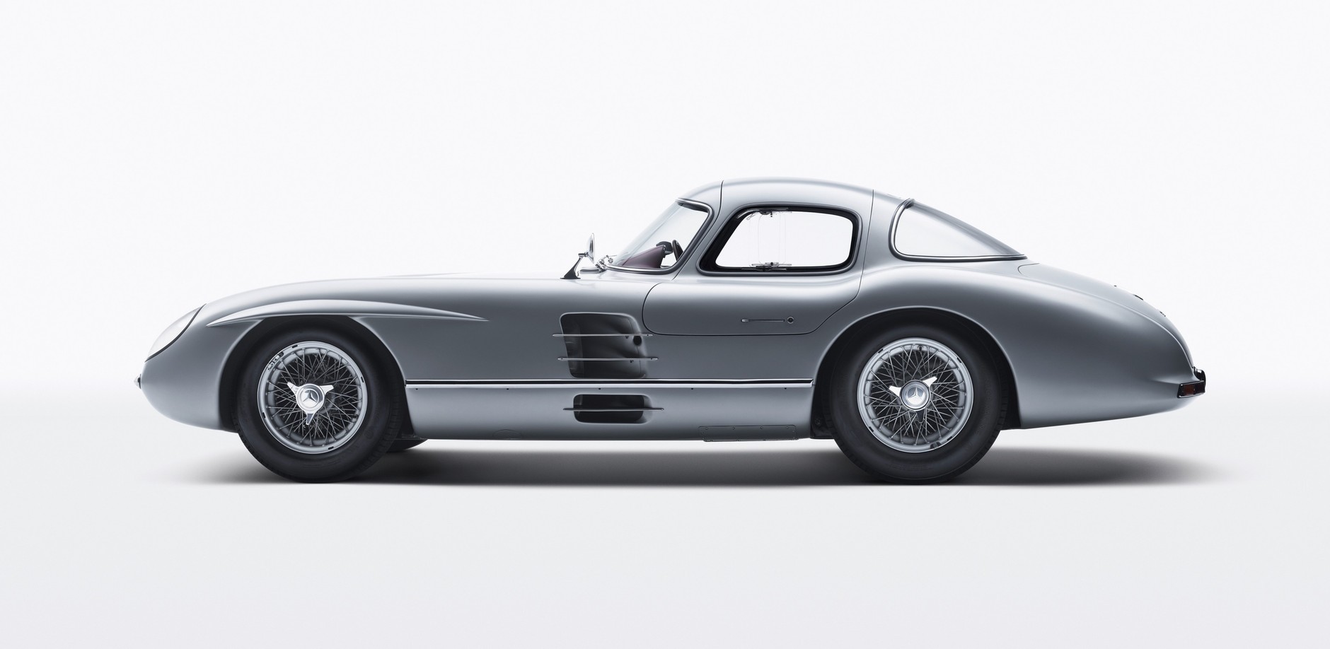Mercedes 300 SLR Uhlenhaut Coupe otrzymał 3-litrowy 8-cylindrowy silnik o mocy 302 KM.