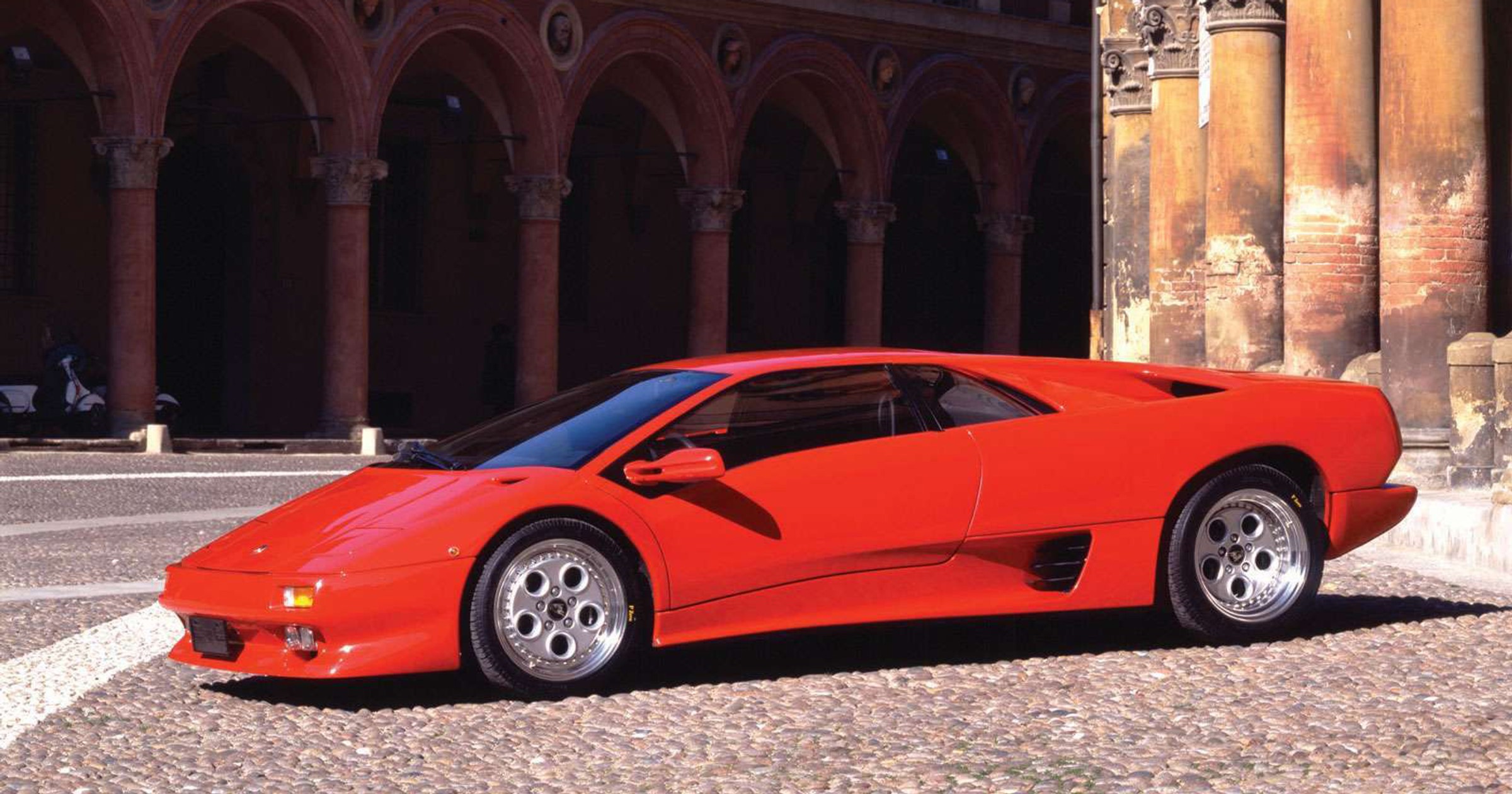 Lamborghini-Diablo_1990