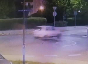 Przeleciał przez rondo. Kierowca matiza nie uniknie surowej kary [Nagranie]