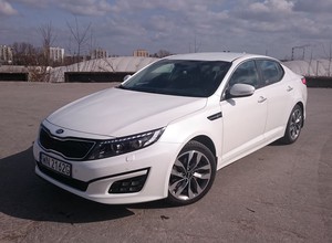 Robert testuje Kię Optima 1.7 CRDI - czy to auto czymś zaskakuje?